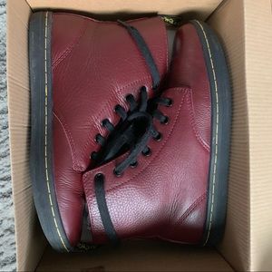 Doc Martens ‘Leyton’ maroon 8 women